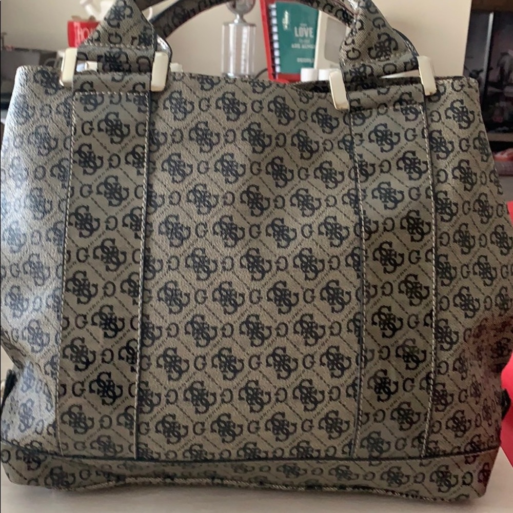 Guess (9) - Picture 2 of 5